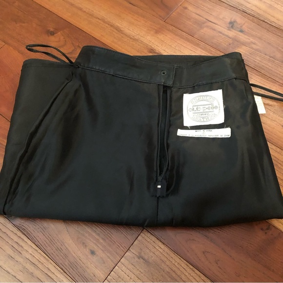 Black Club pele leather skirt size 8 ( very slim fit ) more a sz 2 - Picture 5 of 8
